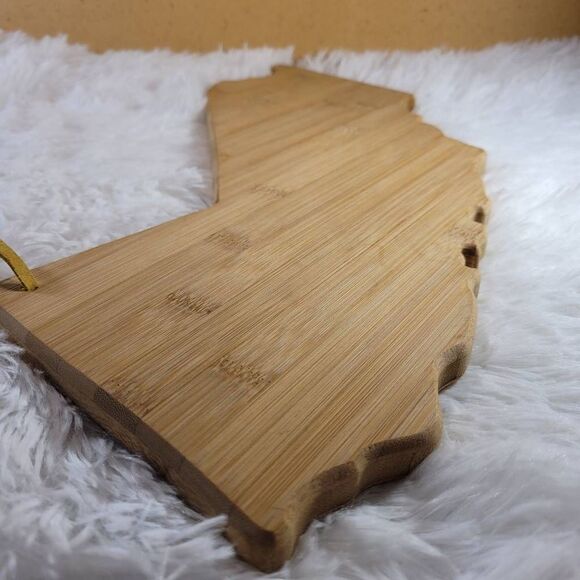 Totally Bamboo California State Shaped Bamboo Serving & Cutting Board - Picture 4 of 6